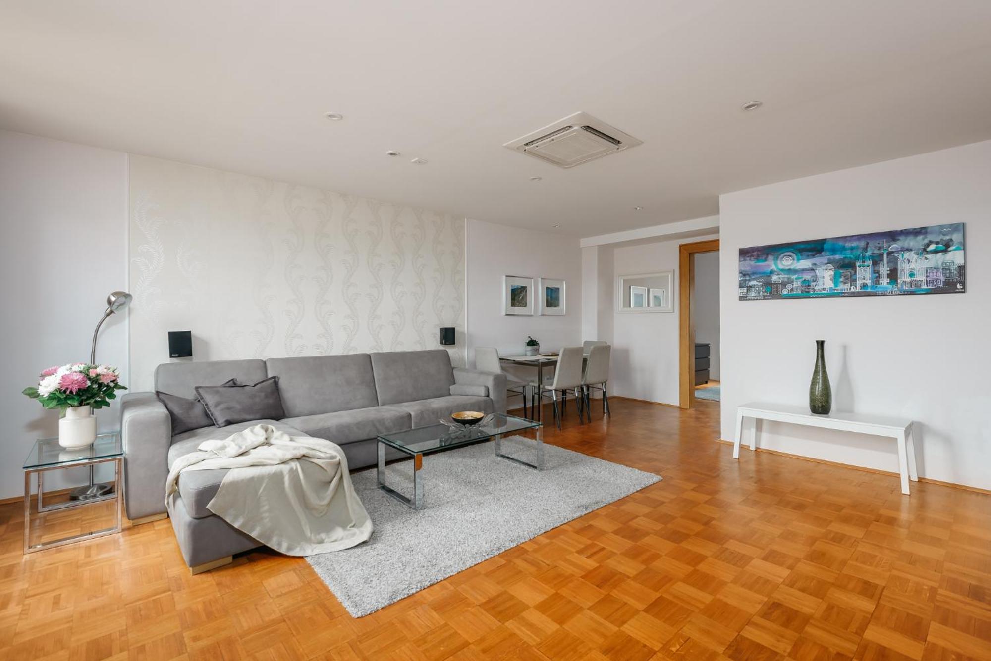 Roy 2 Bdr Apartment With Prague Castle View, Parking & Ac Exterior photo