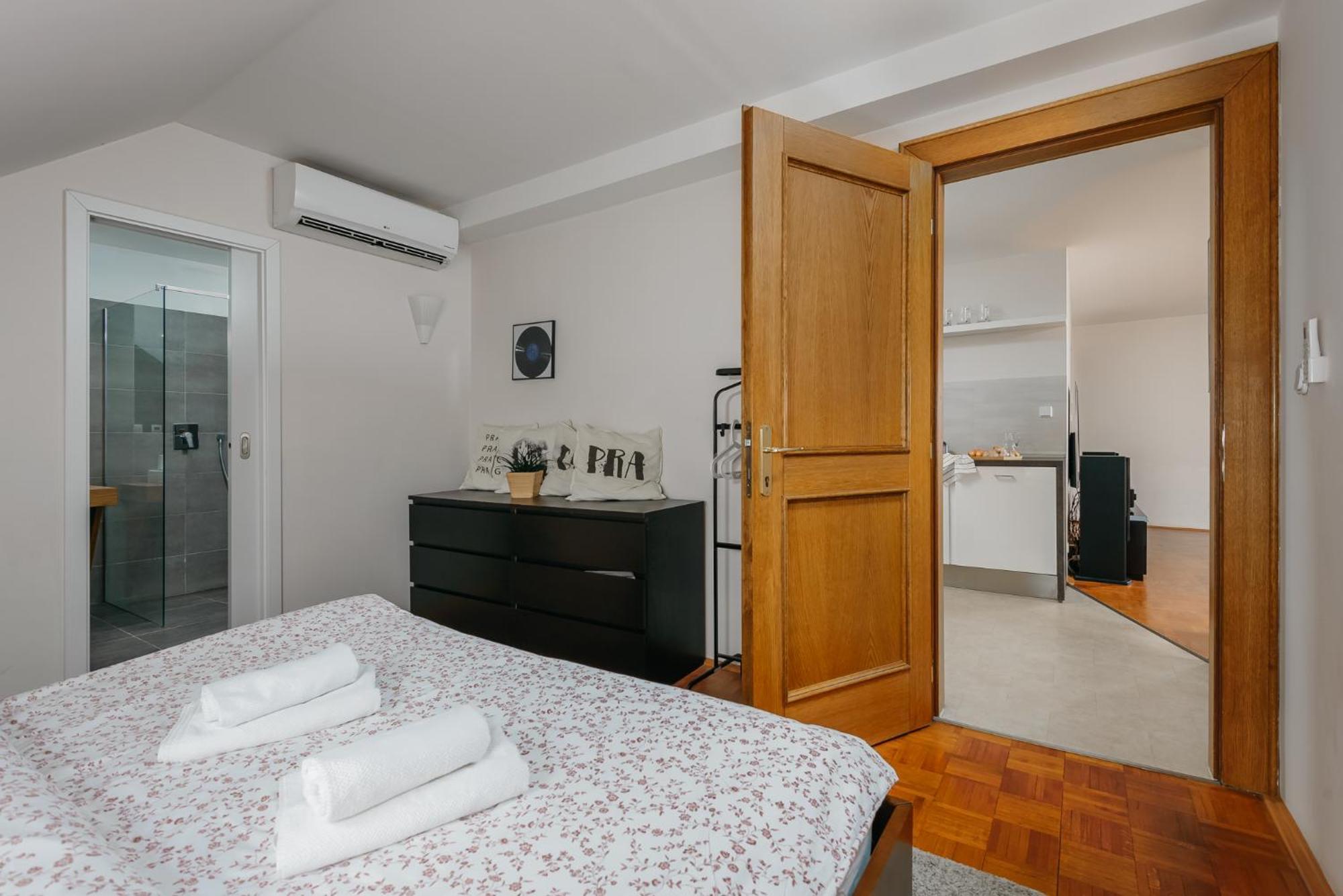 Roy 2 Bdr Apartment With Prague Castle View, Parking & Ac Exterior photo