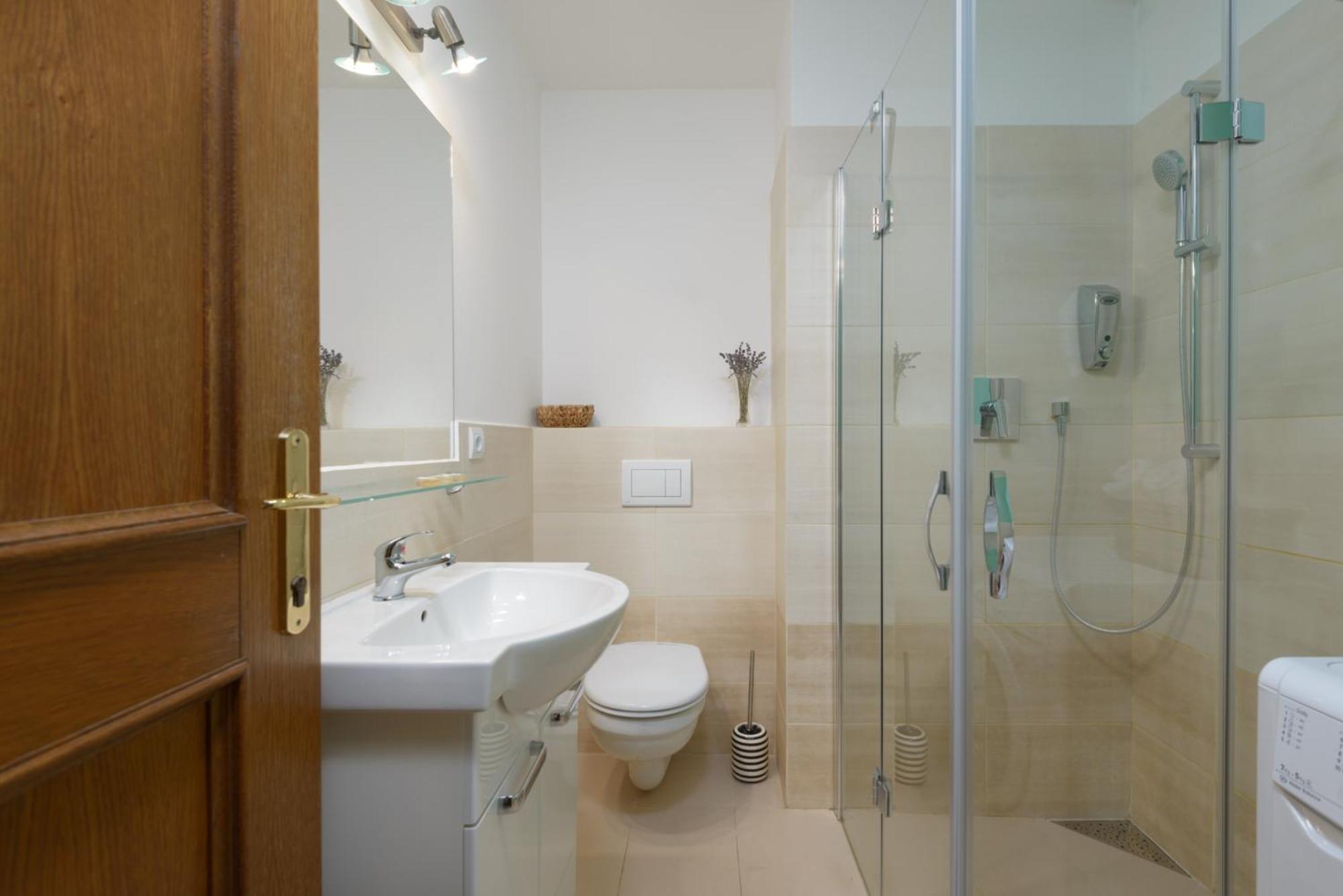 Roy 2 Bdr Apartment With Prague Castle View, Parking & Ac Exterior photo